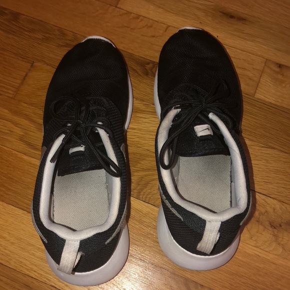 BLACK & WHITE ROSHES - Picture 2 of 6